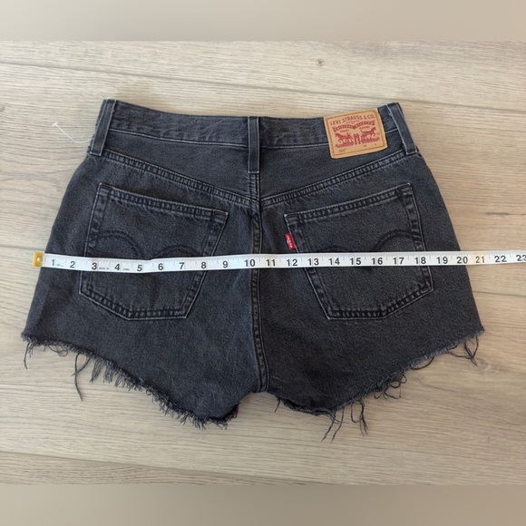 VINTAGE 501 Levi's Women's Dark Gray Jean Shorts 🤎🖤 - Picture 2 of 8
